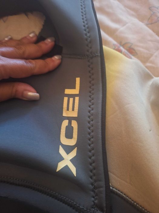 Fato surf usado Xcell