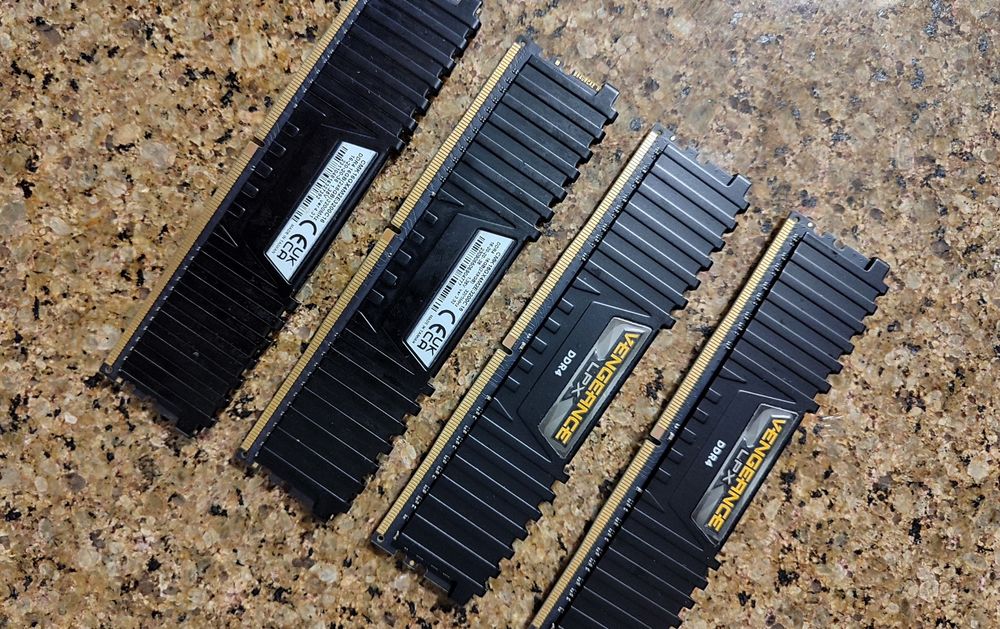 Kit memórias DDR4 16GB (2x8) Corsair Vengeance 3200MHz CL16