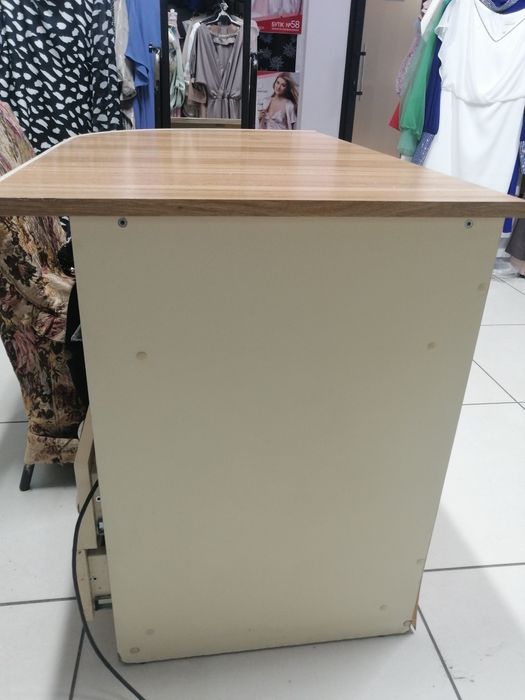 Стол для магазина или офиса. Номер тел. О935907088. Винница.