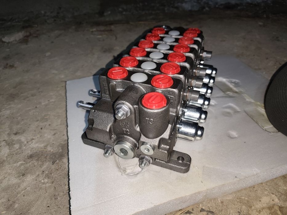 Розподільник маніпулятора Секційний гідророзподільник Akon KV176