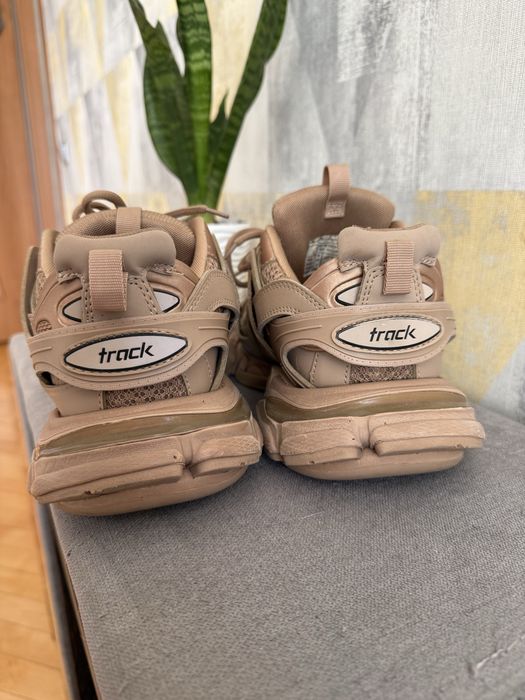 Жіночі кросовки Balenciaga