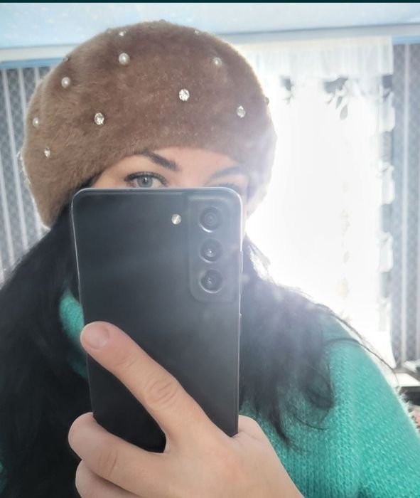 Шапка Берет с камнями и жемчугом альпака