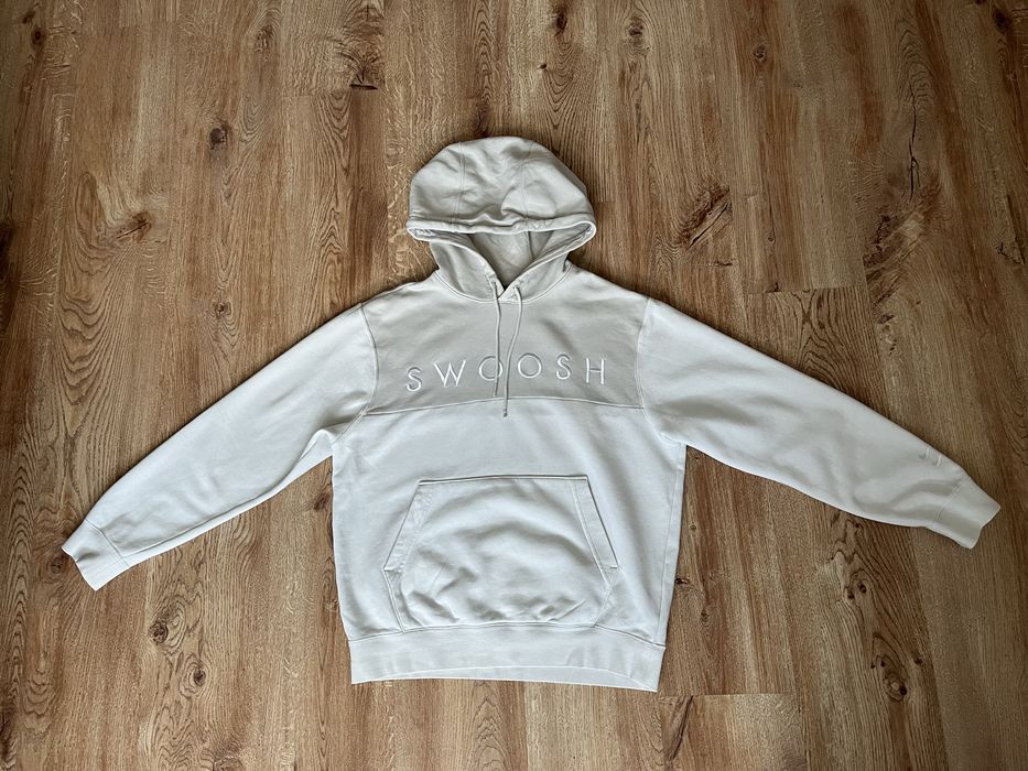 Kremowa bluza Nike Swoosh