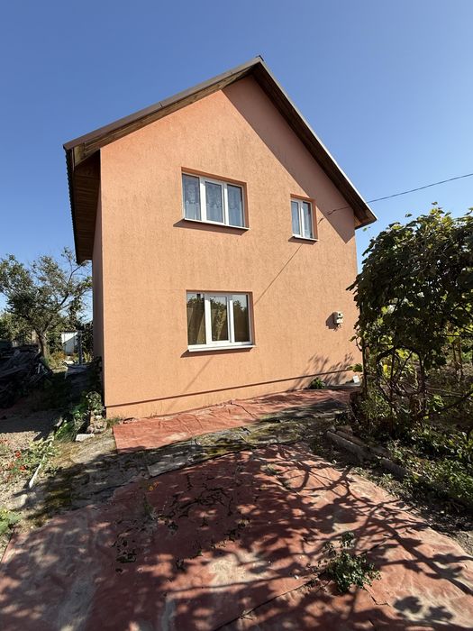 Дача біля озера , новобудова , частковий ремонт