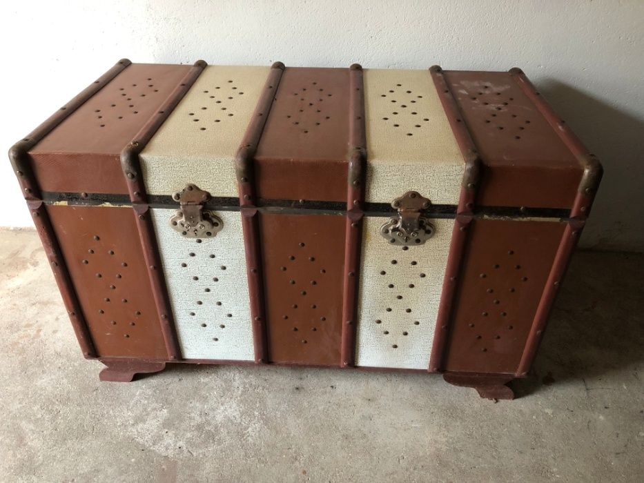 Arca antiga com muita capacidade de arrumação