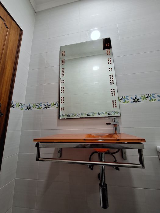 Lavatorio casa de banho com espelho