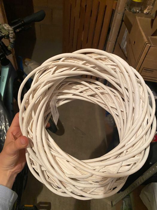 Biały wiklinowy wianek x8 szt