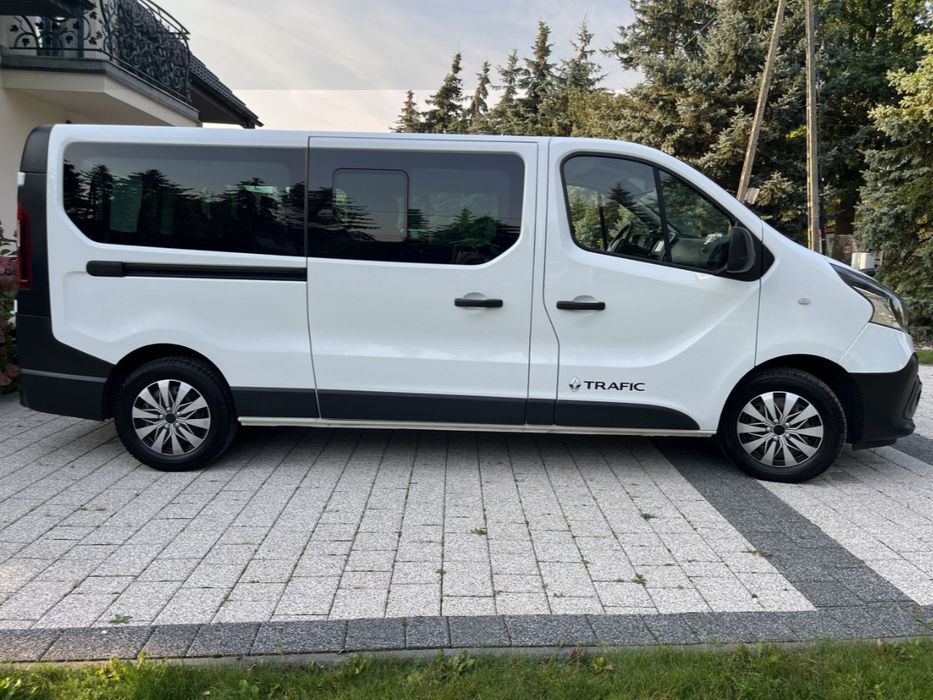 Wynajem bus 9-osobowy  Renault Trafic III