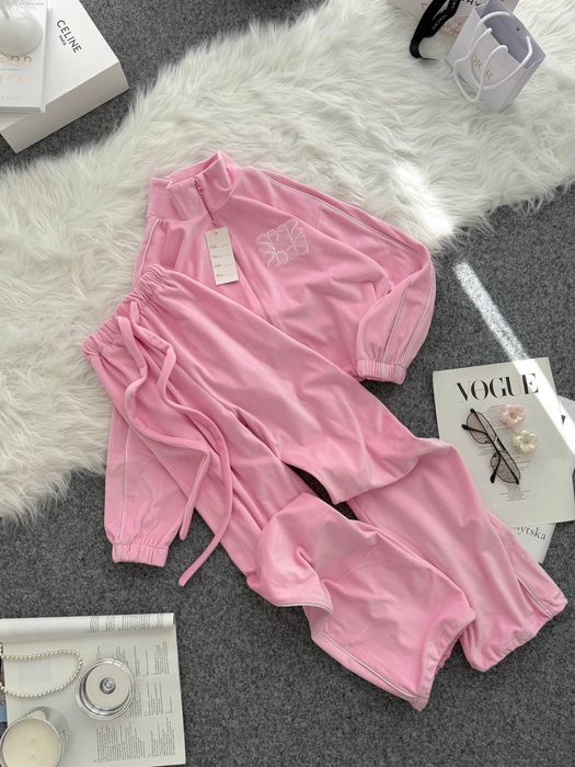 Спортивні жіночі костюми/ велюровий костюм/укорочене худі та джогери