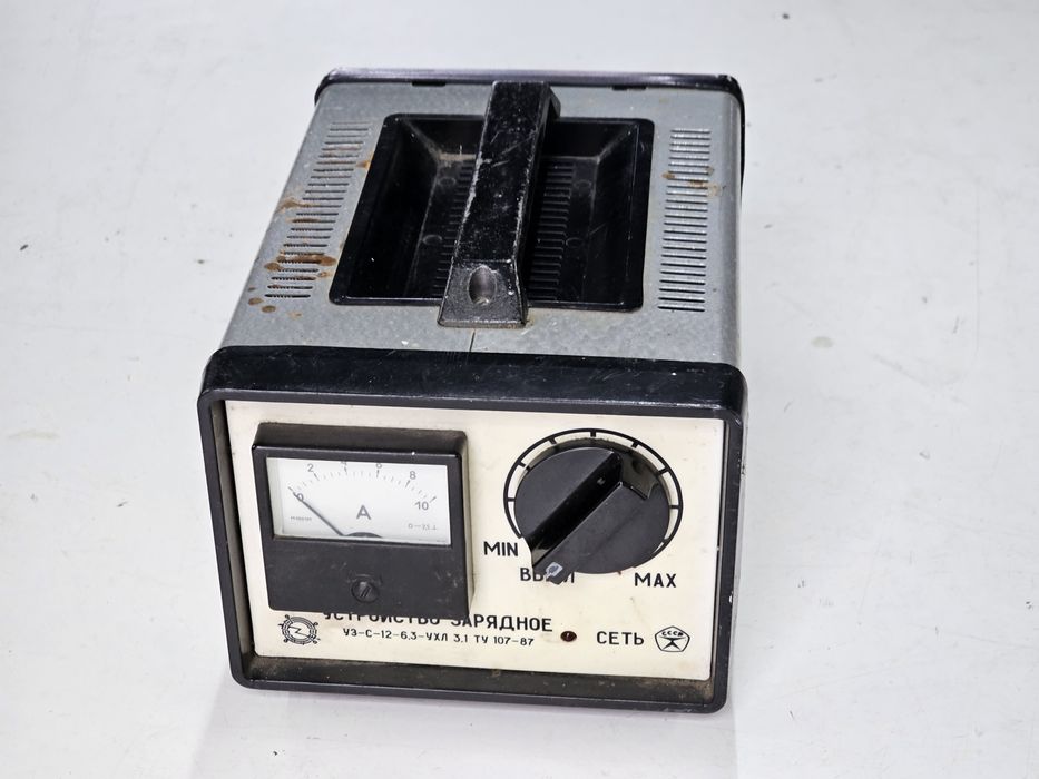 Stary prostownik ZSRR CCCP 12V 6A 6,3A zabytek transformatorowy unikat