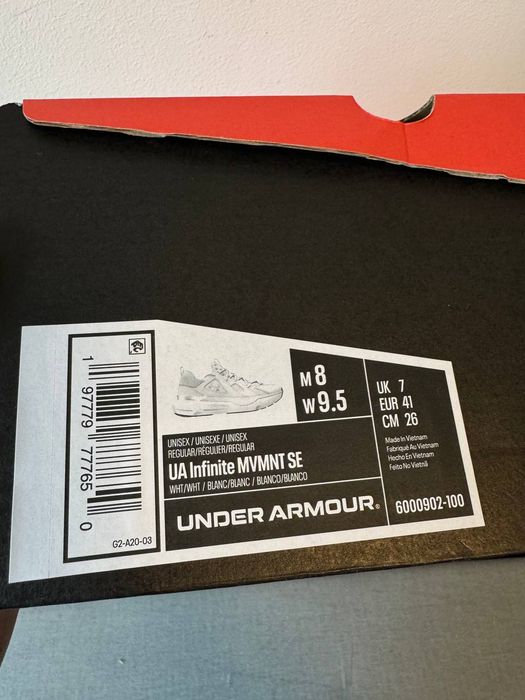 Оригінальні кросівки Under Armour Infinite.