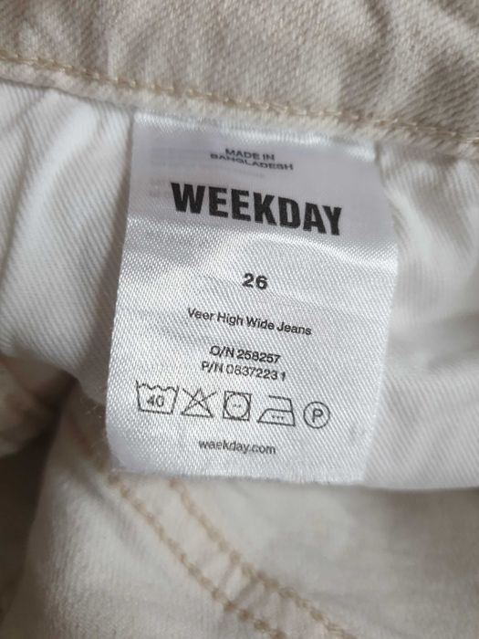 Białe kremowe spodnie dżinsowe jeansy kuloty culotte Weekday 34 26