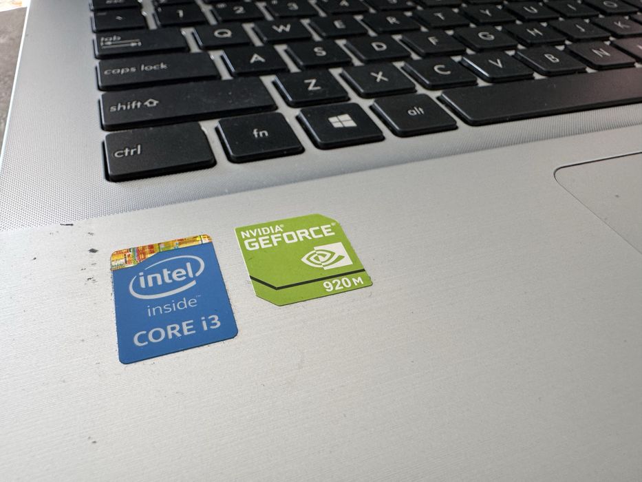 Laptop  asus a555L z zasilaczem