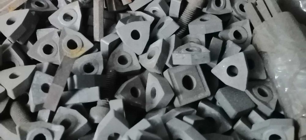 Різці токарні ( пластини, фрезы).