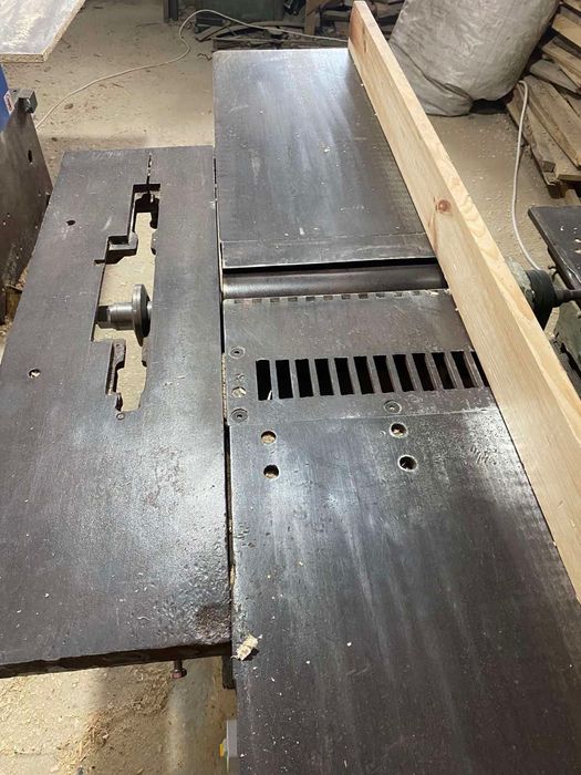 Деревообробний станок.