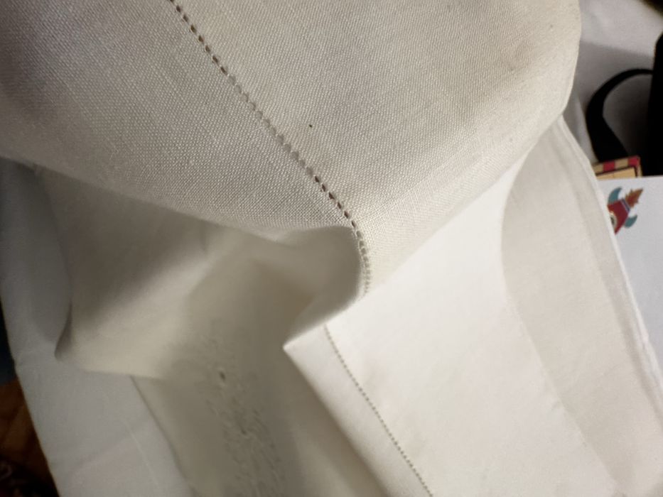 Novo Lençol de linho muito bordado com almofadas