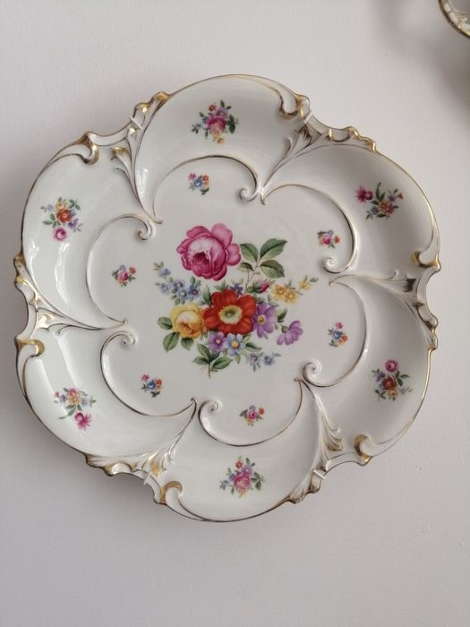 Stara piękna porcelana