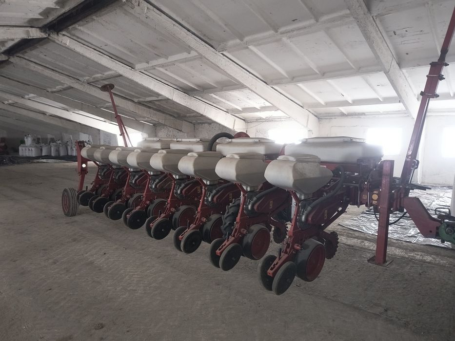 Сівалка точного висіву Elvorti червона зірка vega 8 профі