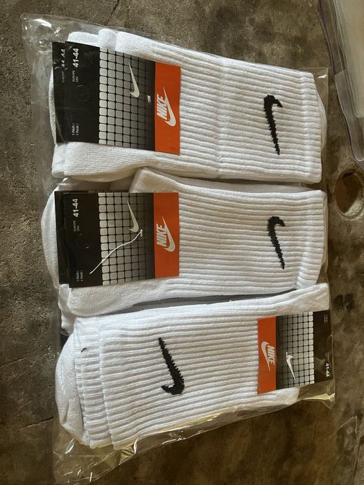 Białe skarpetki Nike