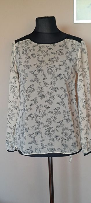 Elegancka bluzka z motywem ptaszków i gałązek