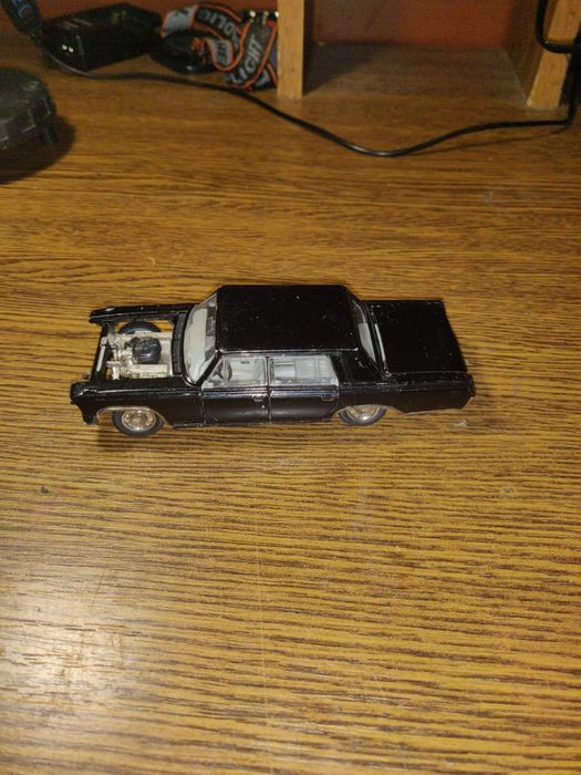 Зіл 111 1:43 масштабна модель ссср тантал Саратов на запчастини