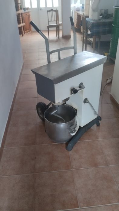 Máquina de amassar pão