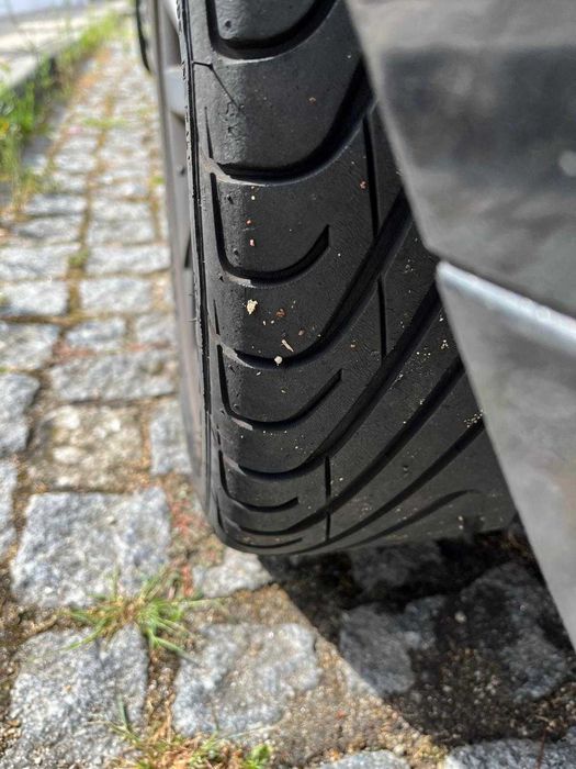 Carro  muito fiável - selo barato