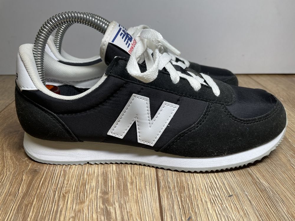 Newbalance 220 new arrivals