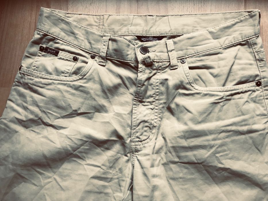 Spodnie marki Gant   31x34
