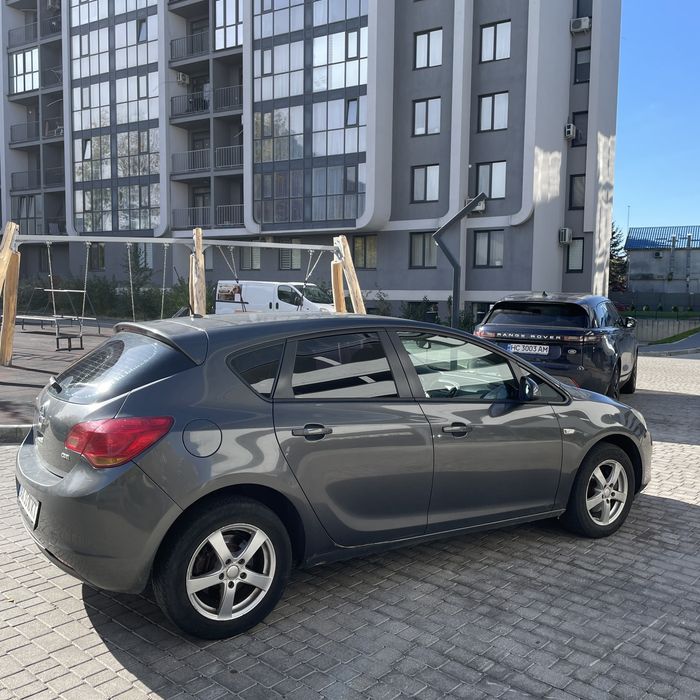 Продам Opel Astra j TDI 1,7