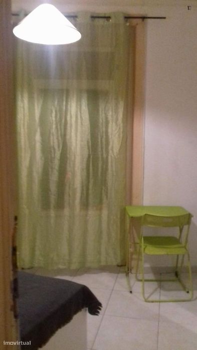 Quarto - localizado em Alameda Lisbon