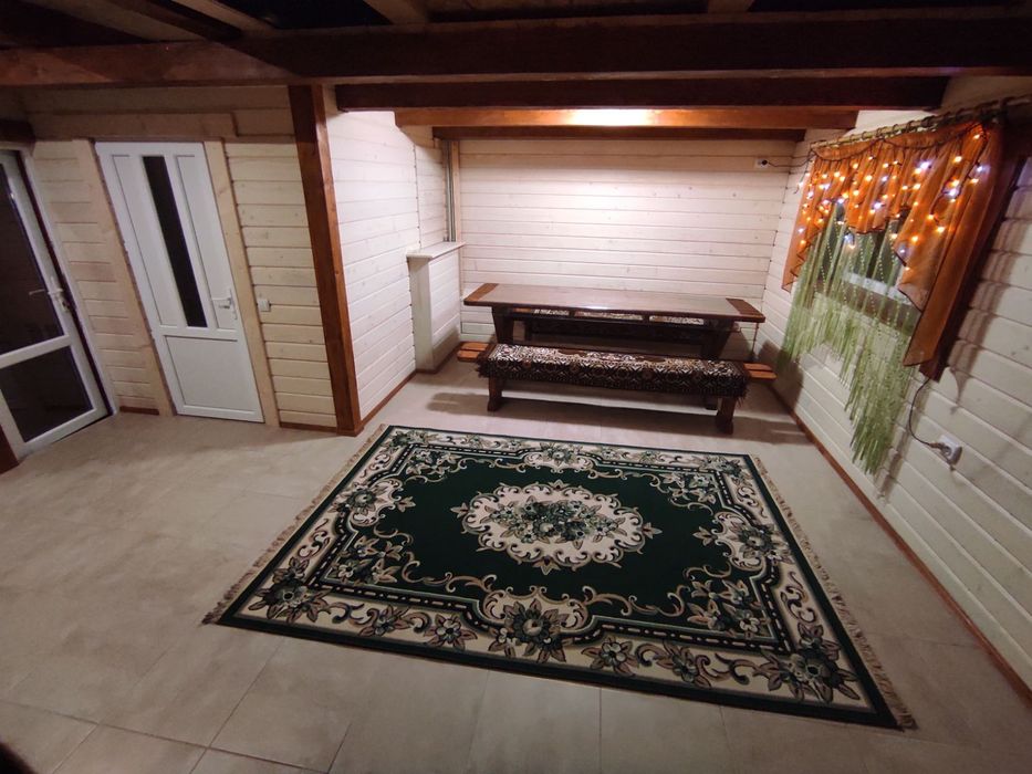 Відпочинок в карпатах з Чаном під лісом "Berdo"