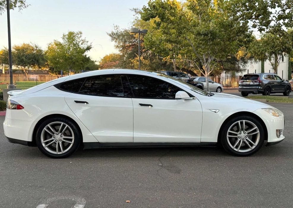 Tesla Model S Performance      2013