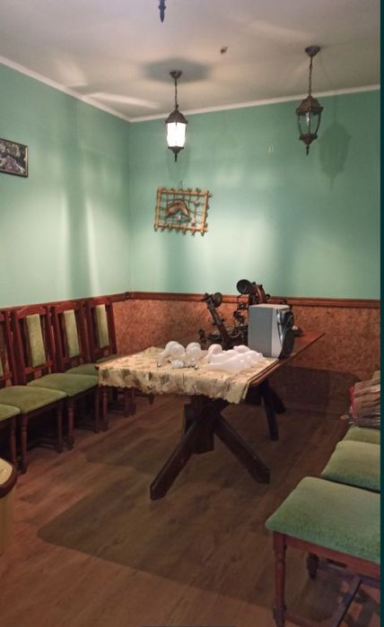 Здається діючий ресторан.