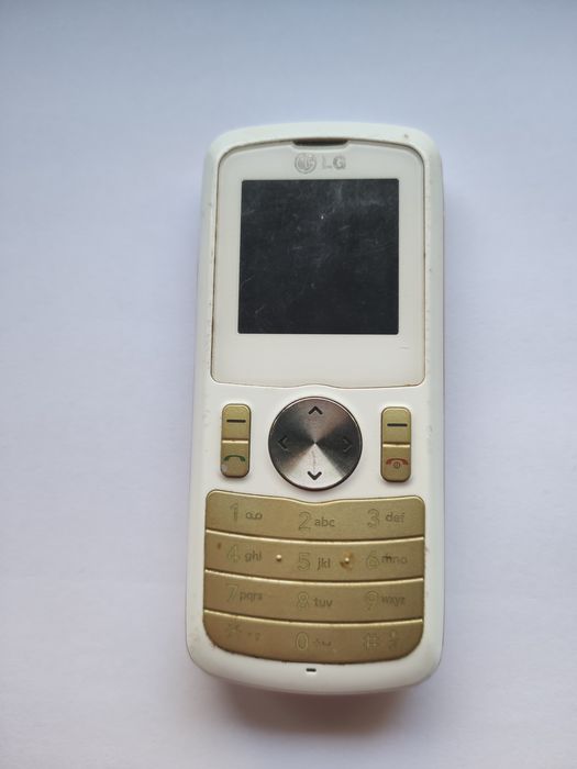 Conjunto de telemóveis antigos da Nokia e LG (ler descrição)