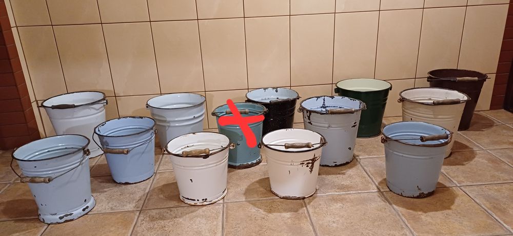 Stare emaliowane kanki, wiadra,miski tace,garnki,bańki ocynkowane.