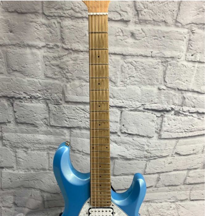 Ernie Ball Music Man Silhouette HSH (Made in USA) com Mala Rígida