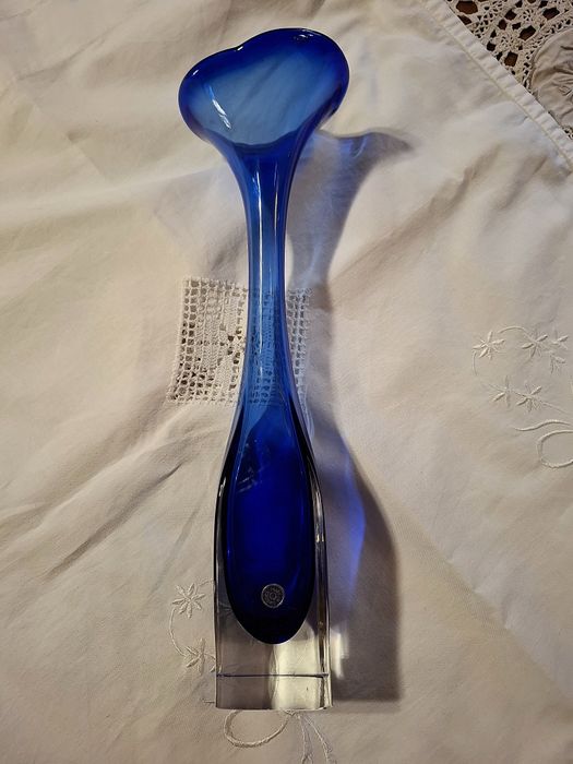 Szwedzki wazon w kobaltowym kolorze