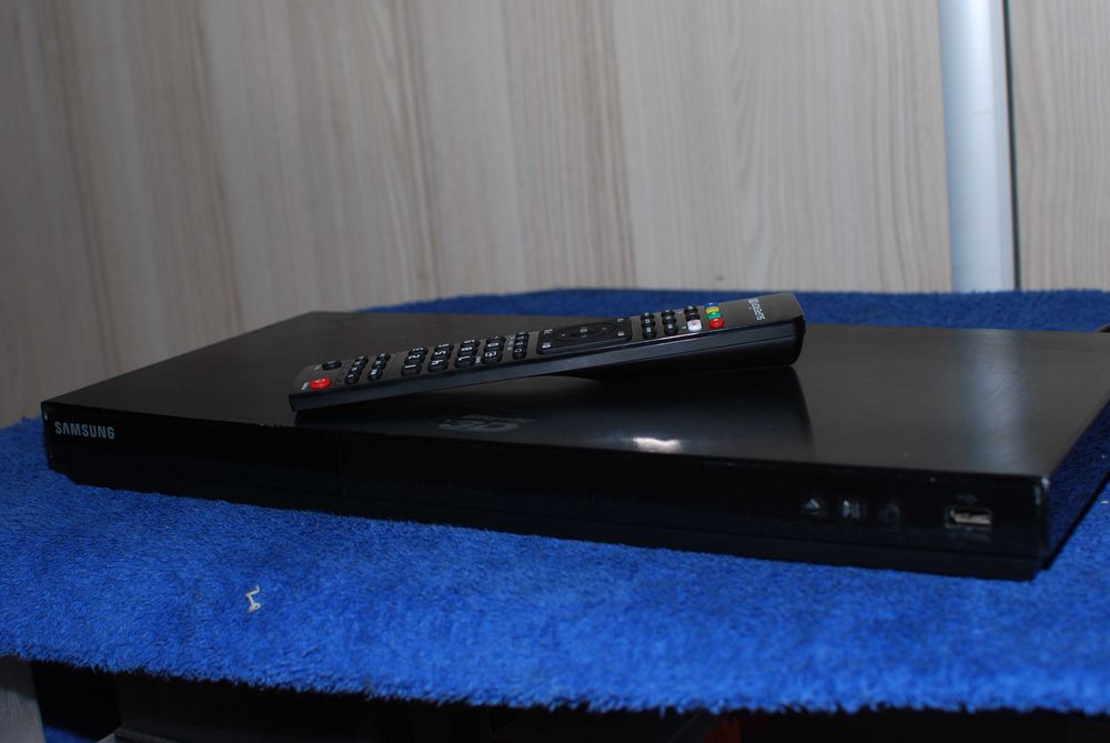 Odtwarzacz Blu-rey DVD Samsung BD-E6100 sprawny z pilotem.
