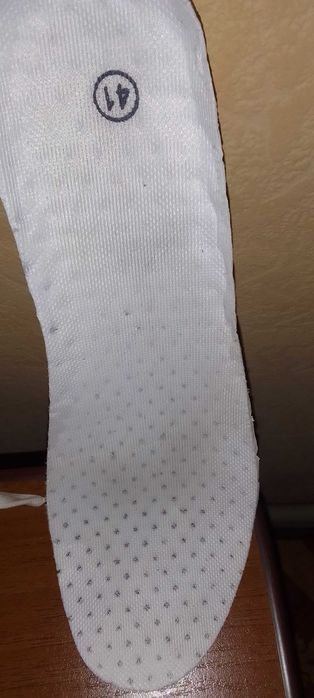 Продам Жіночі кросівки нові, розмір 39-40