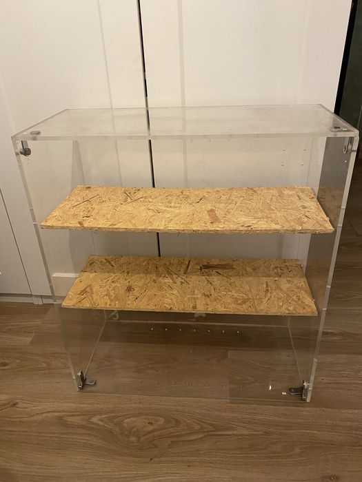 Estante transparente