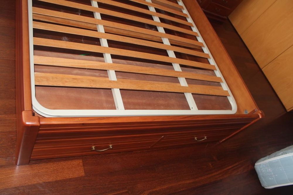 Mobilia de quarto em cerejeira maciça