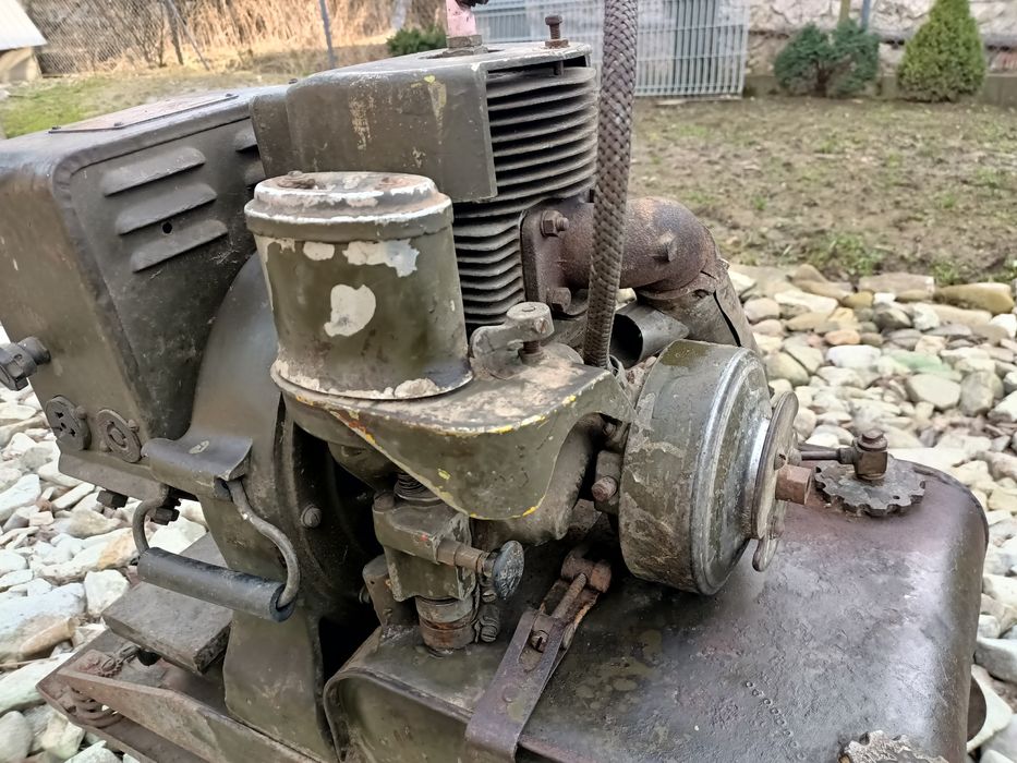 Stary amerykański wojskowy agregat prądotwórczy, antyk