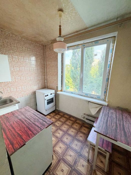 Продам 2 комнатную квартиру 45 м2, средний этаж, Павлово Поле,метро 23 Августа VI