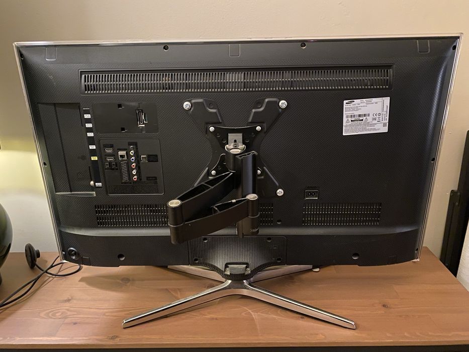 Telewizor Samsung 40” Full HD + uchwyt obrotowy + pilot