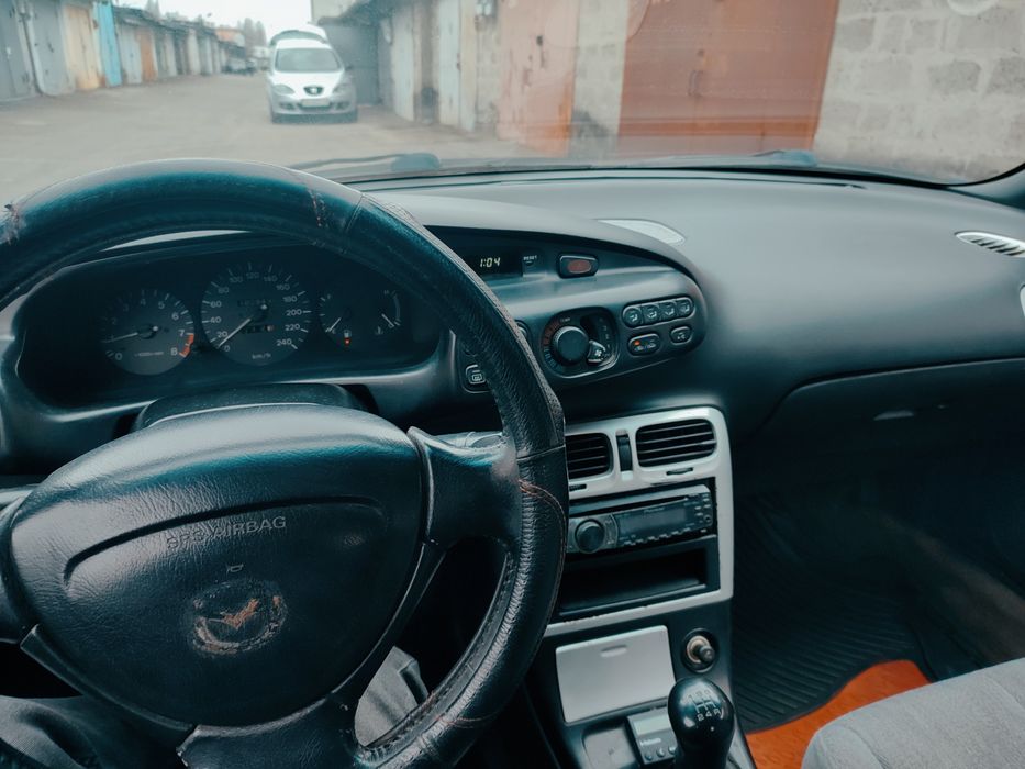 Маzda Xedos 6 на уверенном ходу