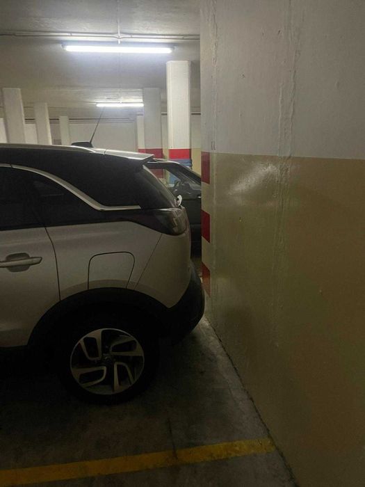 Arrendo lugar de Garagem na Rua Sousa Aroso 688 Matosinhos em frente ao Mercadona