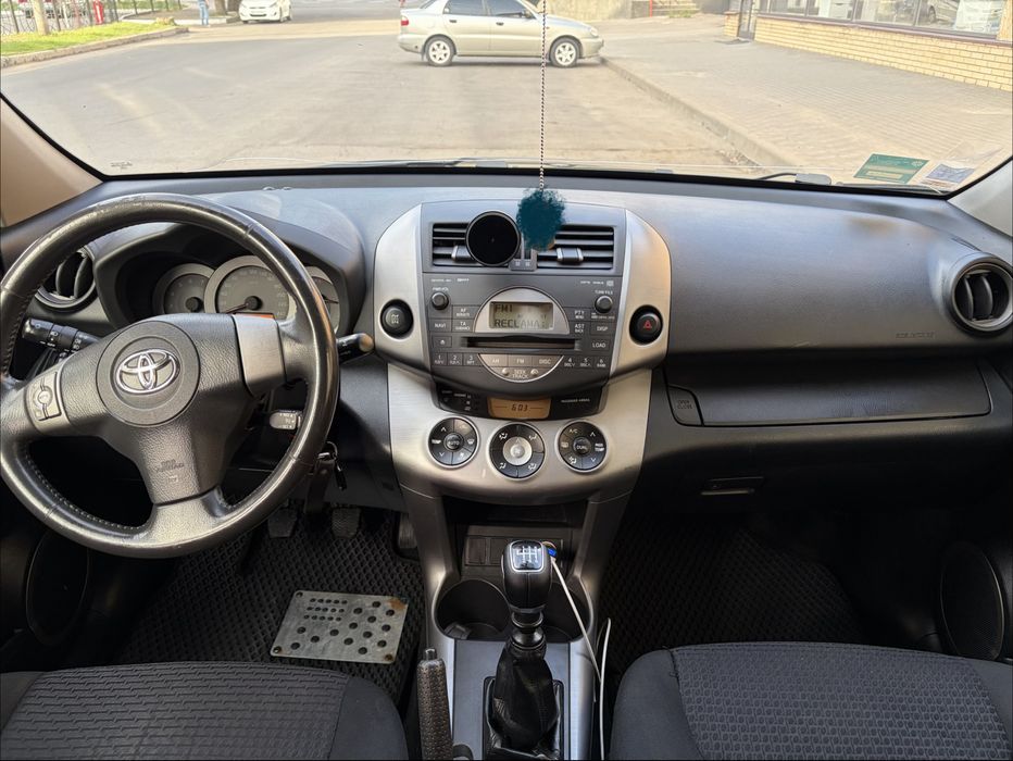 Toyota RAV4 2.2 D-CAT 4x4 МКПП 6-ступ