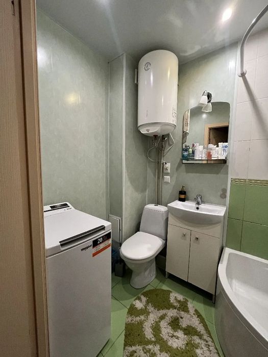 3 - комн. 64 м. кв. 7/9 эт. квартира, район Калиновой. Хорошее состояние.