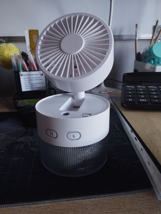 Wentylator stołowy z funkcą chłodzącej mgiełki